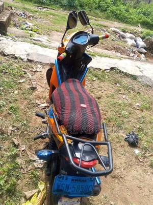 Qlink Commuter 250 2020 Orange