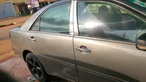 Toyota Camry LE 4dr Sedan (2.4L 4cyl 5M) 2004 Gray