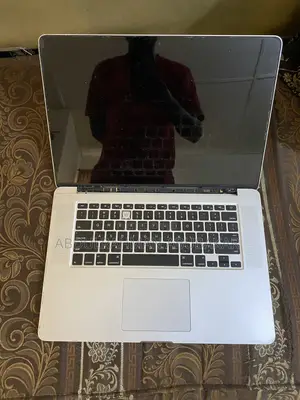 Laptop Apple MacBook Pro 2015 16GB Intel SSD 256GB