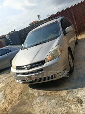 Toyota Sienna 2005 Gold