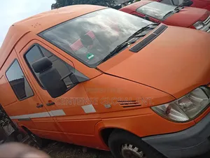 Mercedes-Benz Sprinter 2001 Orange