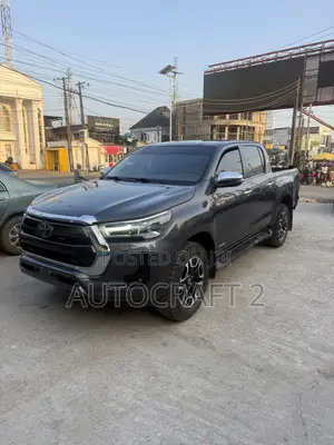 Toyota Hilux 2022 Gray