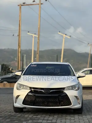 Toyota Camry SE 4dr Sedan (2.5L 4cyl 6A) 2016 White