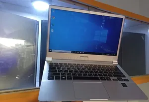 Laptop Samsung NP900X3E 4GB Intel Core i5 SSD 128GB