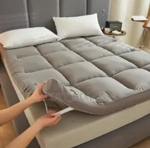 Soft Quilted Mattress Topper With Elastic Straps