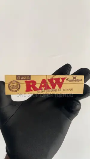 RAW Classic Connoisseur King Size Slim Rolling Papers + Tips