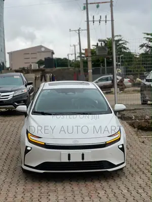 Toyota Corolla SE 2026 White
