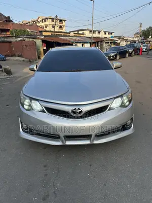 Toyota Camry SE 4dr Sedan (2.5L 4cyl 6A) 2013 Silver