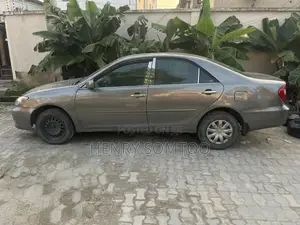 Toyota Camry LE 4dr Sedan (2.4L 4cyl 5M) 2003 Gray