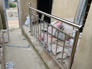 Mirror Handrail Design