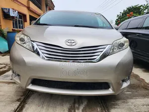 Toyota Sienna 2015 Silver