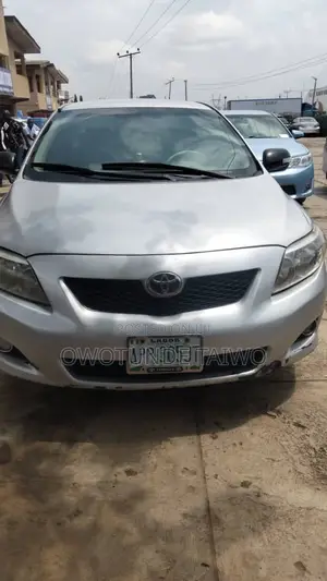 Toyota Corolla 2010 Silver