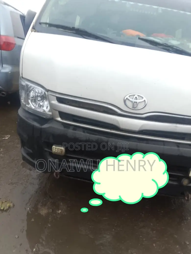 Toyota HiAce 2010 White