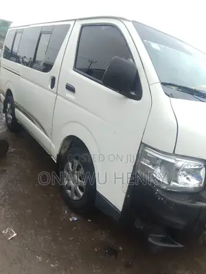 Toyota HiAce 2010 White