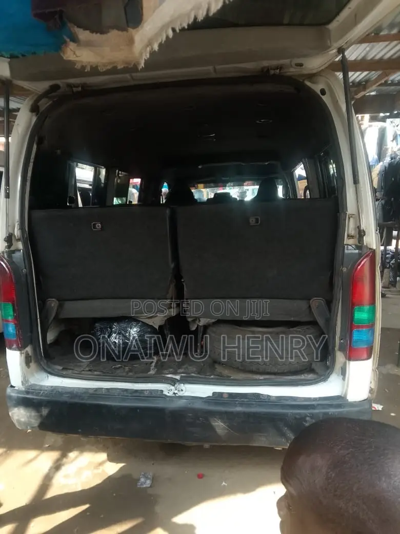 Toyota HiAce 2010 White
