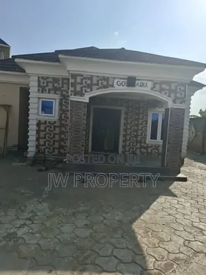 5bdrm Bungalow in Unique Estate, Baruwa for sale