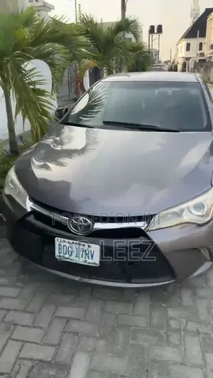 Toyota Camry SE w/Special Edition Pkg (2.5L 4cyl 6A) 2016 Gray