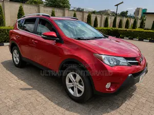 Toyota RAV4 XLE 4dr SUV (2.5L 4cyl 6A) 2014 Red