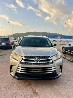 Toyota Highlander 2016 Gold