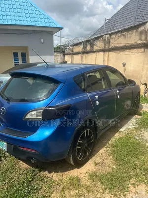 Mazda E2000 2010 Blue