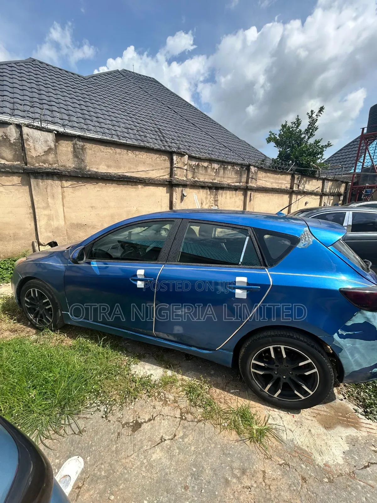 Mazda E2000 2010 Blue