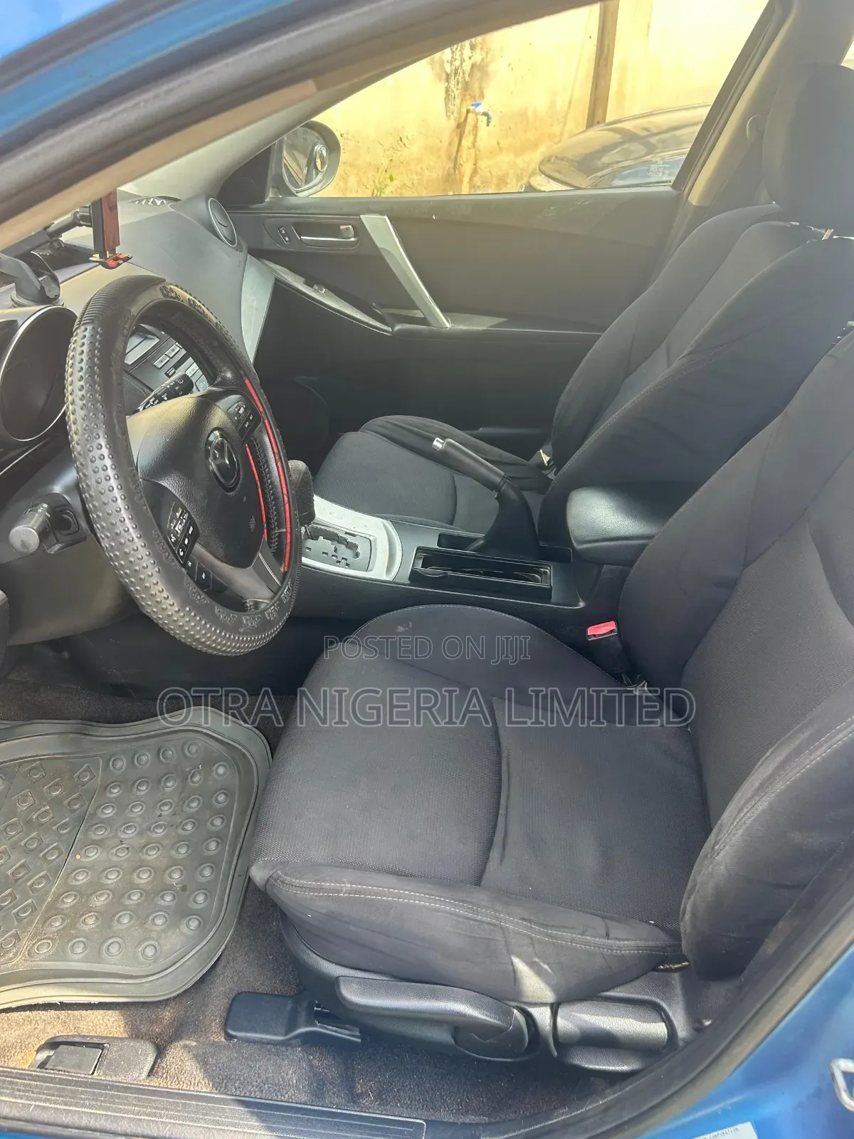 Mazda E2000 2010 Blue