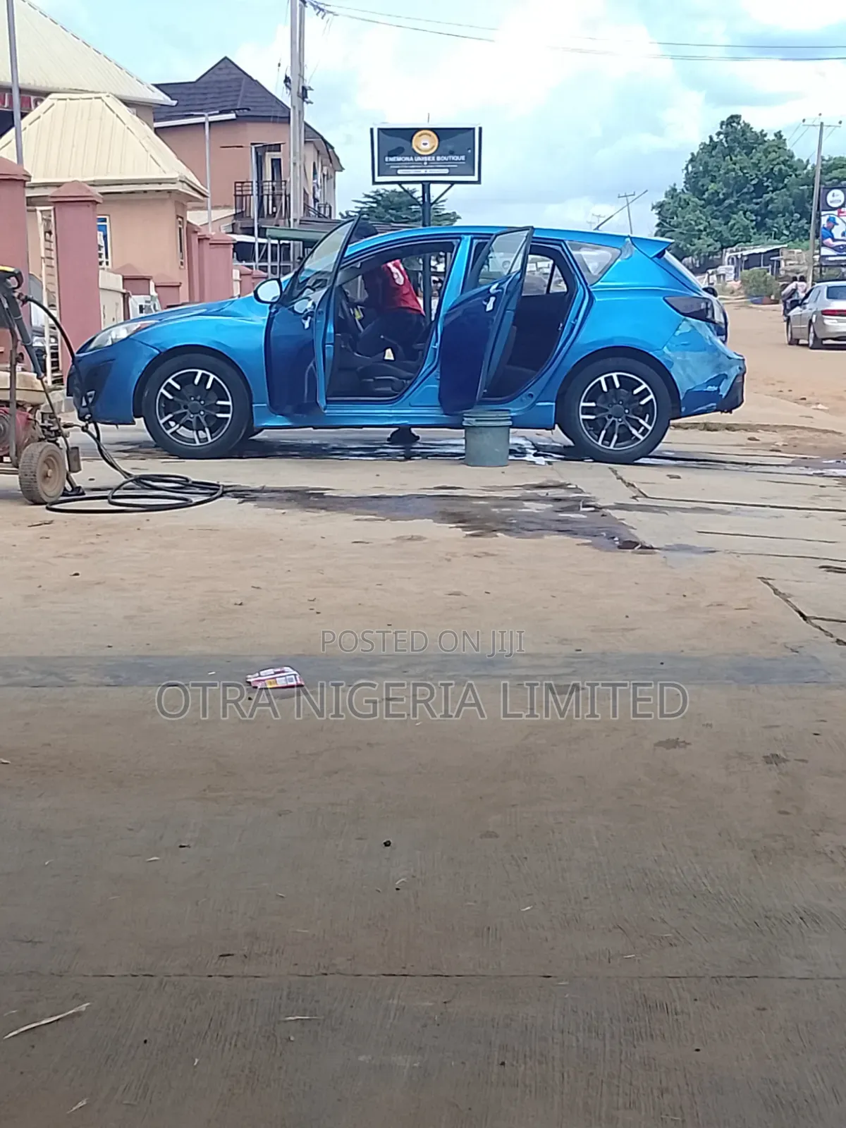 Mazda E2000 2010 Blue