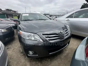 Toyota Camry LE 4dr Sedan (2.5L 4cyl 6A) 2011 Gray