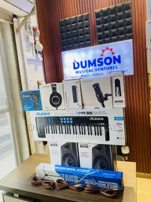 Bx5d3 Monitor, Akg M50x, At2020, Behringer Umc202hd, Alesis V49 Mkii