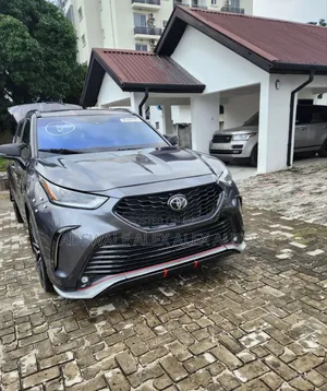 Toyota Highlander 2022 Gray
