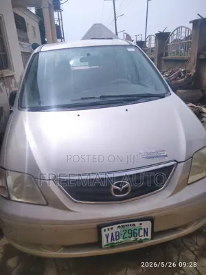 Mazda MPV 2001 Gold