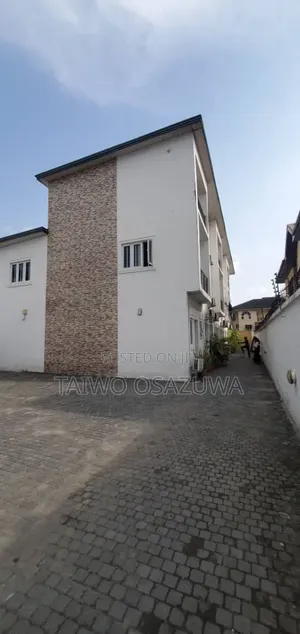3bdrm Duplex in Lekki Phase 1, Lagos Island / Lagos Island for rent