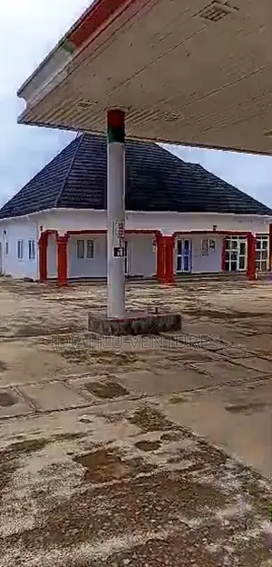 Functioning Filling Station