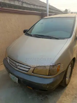 Toyota Sienna LE 2002 Gold