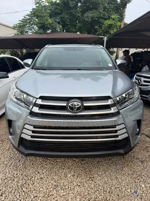 Toyota Highlander XLE 4dr SUV AWD (3.5L 6cyl 6A) 2015 Silver