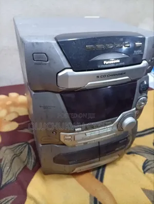 Panasonic Audio 3-Cd Changer. 133w. Singapore Product. Fm Radio.