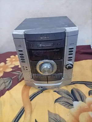Sony Audio 3-Cd Changer. 200w. Fm Radio, Av Wire Enabled Player Etc.
