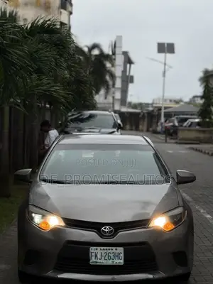 Toyota Corolla 2014 Gold