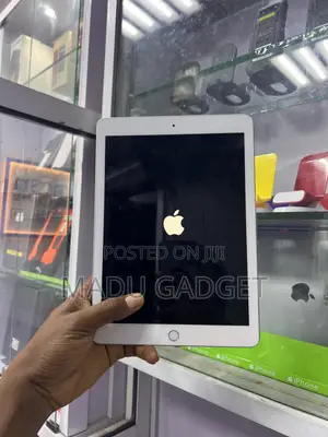 Apple iPad 9.7 32 GB White