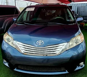 Toyota Sienna 2013 Blue