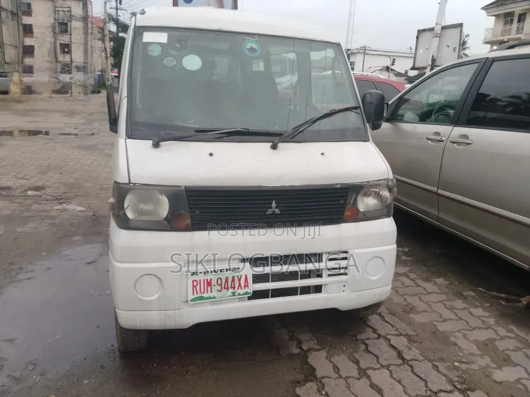 Mitsubishi L300 2010 White