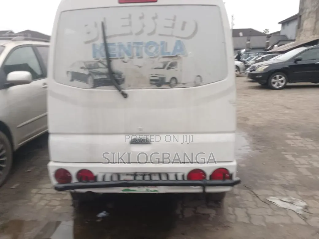 Mitsubishi L300 2010 White
