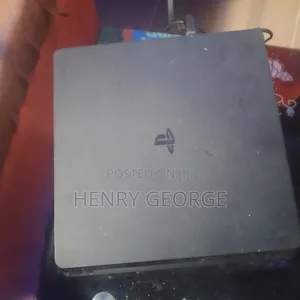 Sony PS4 Slim