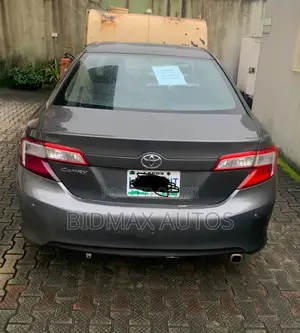 Toyota Camry XLE 4dr Sedan (3.5L 6cyl 6A) 2015 Gray