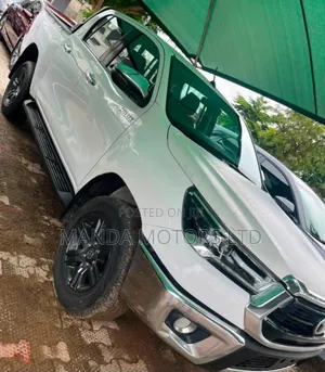 New Toyota Hilux 2025 White