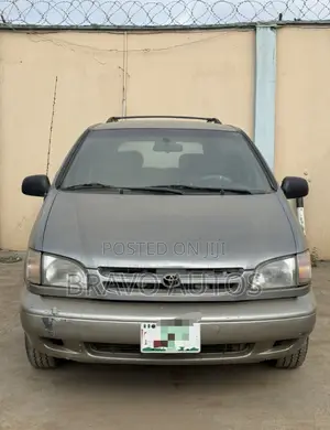 Toyota Sienna LE & 1 hatch 2000 Silver