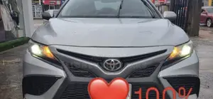 Toyota Camry 2022 Silver
