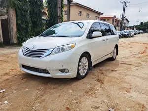 Toyota Sienna 2011 White