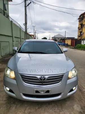 Toyota Camry XLE 4dr Sedan (2.5L 4cyl 6AM) 2010 Silver