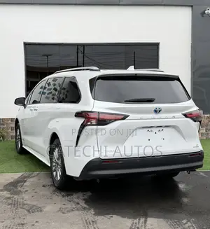 Toyota Sienna Platinum 2022 White
